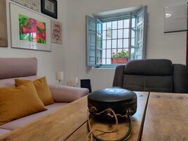 Una televisión de pantalla plana