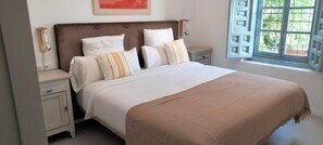 Apartemen Deluks, pemandangan halaman | 2 kamar tidur dan Wi-Fi gratis