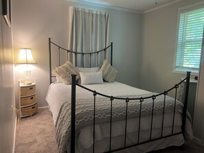 3 bedrooms, iron/ironing board, WiFi, bed sheets