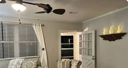 3-bedroom house with AC, WiFi in quiet neighborhood Goose Creek Relo/nurse/Corp
