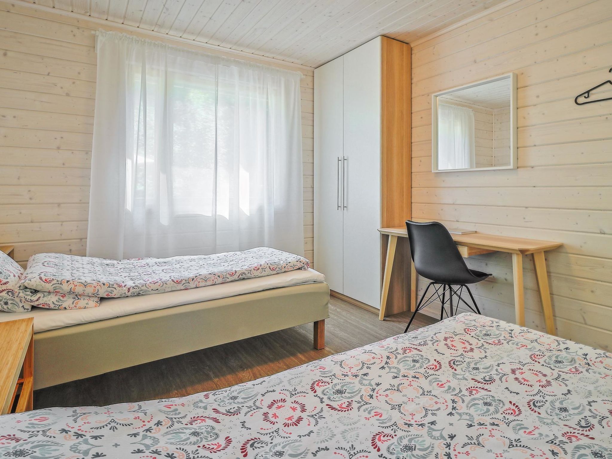 2 bedrooms, internet, bed sheets