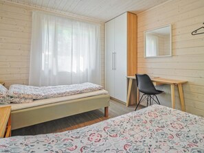 2 bedrooms, internet, bed sheets