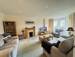 TV - McKenzie Square, St Andrews -  a house that sleeps 7 guests  in 4 bedrooms (St. Andrews)