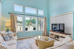 Living area - Ocean Pines, Waterfront Oasis (Ocean Pines)