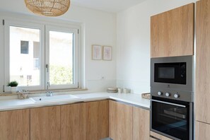 Kühlschrank, Ofen, Herdplatte, Geschirrspüler