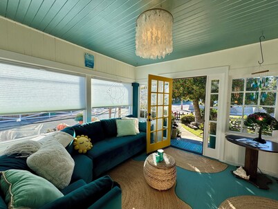 Beachy Chic Seaside Retreat-gas fireplace & firepit, steps to beach, prom & town