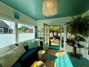 Smart TV, chimenea, impresora