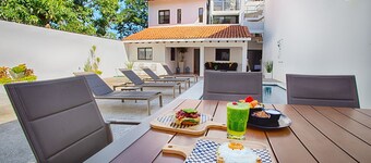 Brand new modern home w pool- perfect for groups