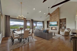 House, Multiple Beds, Patio (1202 Janet Dr.) | Interior