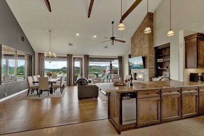 Canyon Lakehouse Panoramic Lake Views With Firepit!