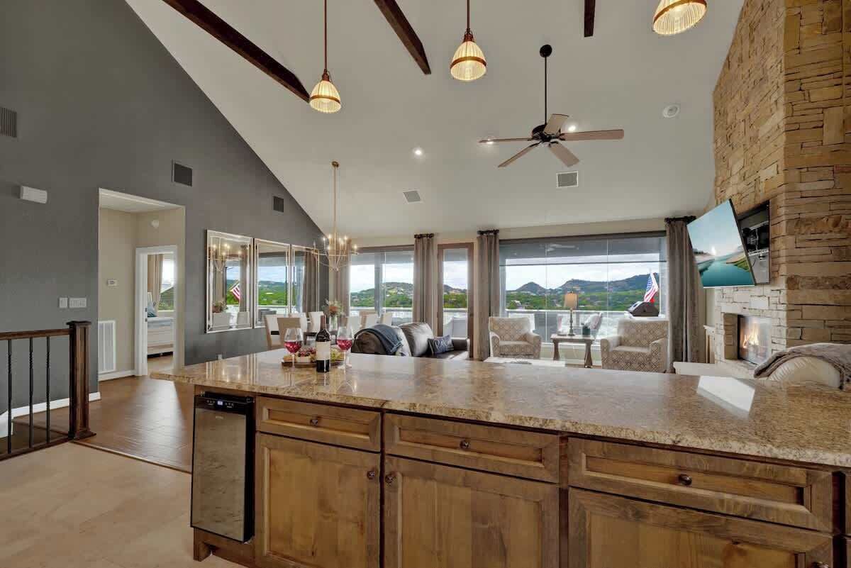 House, Multiple Beds, Patio (1202 Janet Dr.) | Interior