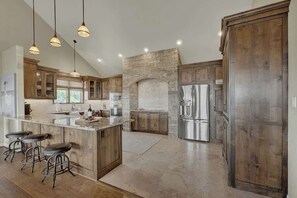 House, Multiple Beds, Patio (1202 Janet Dr.) | Private kitchen | Fridge, microwave, oven, stovetop