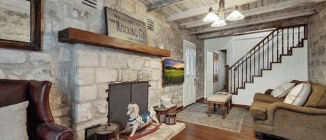 House, Multiple Beds, Patio (3499 W US 290- Main) | Living area