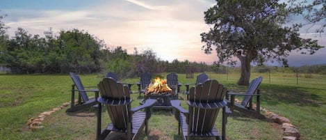 Maison, Plusieurs lits, patio (3499 W US 290- Main) | Terrain de lâhĂ©bergement