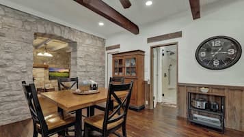 House, Multiple Beds, Patio (3499 W US 290- Main) | Dining