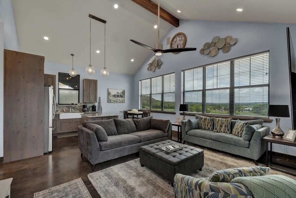 House, 1 King Bed with Sofa bed, Hot Tub (2037 W US 290 Guest) | Living area | 42-inch TV with cable channels