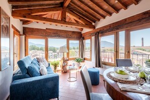 TV - Panoramic penthouse with views and elevator in Lucca (Lucca)