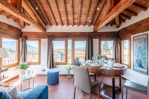 Panoramic penthouse with views and elevator in Lucca