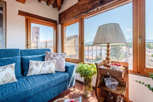 Panoramic penthouse with views and elevator in Lucca