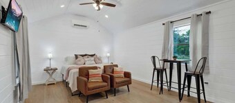 Cates Cottage in the Hill Country 8 Mins to Fred!