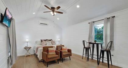 Cates Cottage in the Hill Country 8 Mins to Fred!