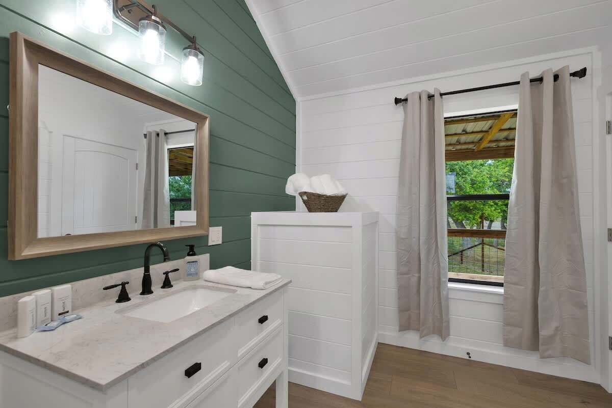 Cottage, 1 King Bed, Patio (1246 Cherry Mtn Loop) | Bathroom