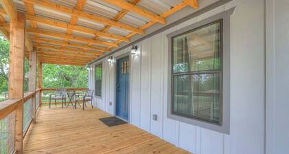 Cates Cottage in the Hill Country 8 Mins to Fred!