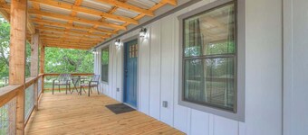 Cates Cottage in the Hill Country 8 Mins to Fred!