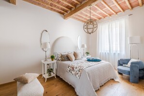 2 bedrooms, iron/ironing board, free WiFi, bed sheets - Contemporary 2 Bedrooms 2 Bathrooms Apartment (Lucca)