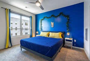 2 bedrooms, desk, WiFi