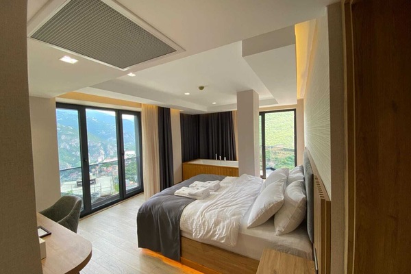 Kamar Superior | 1 kamar tidur, minibar, brankas, dan meja kerja