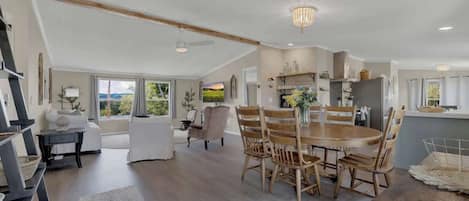 House, Multiple Beds, Hot Tub (3565 Morris Ranch Sa) | Dining
