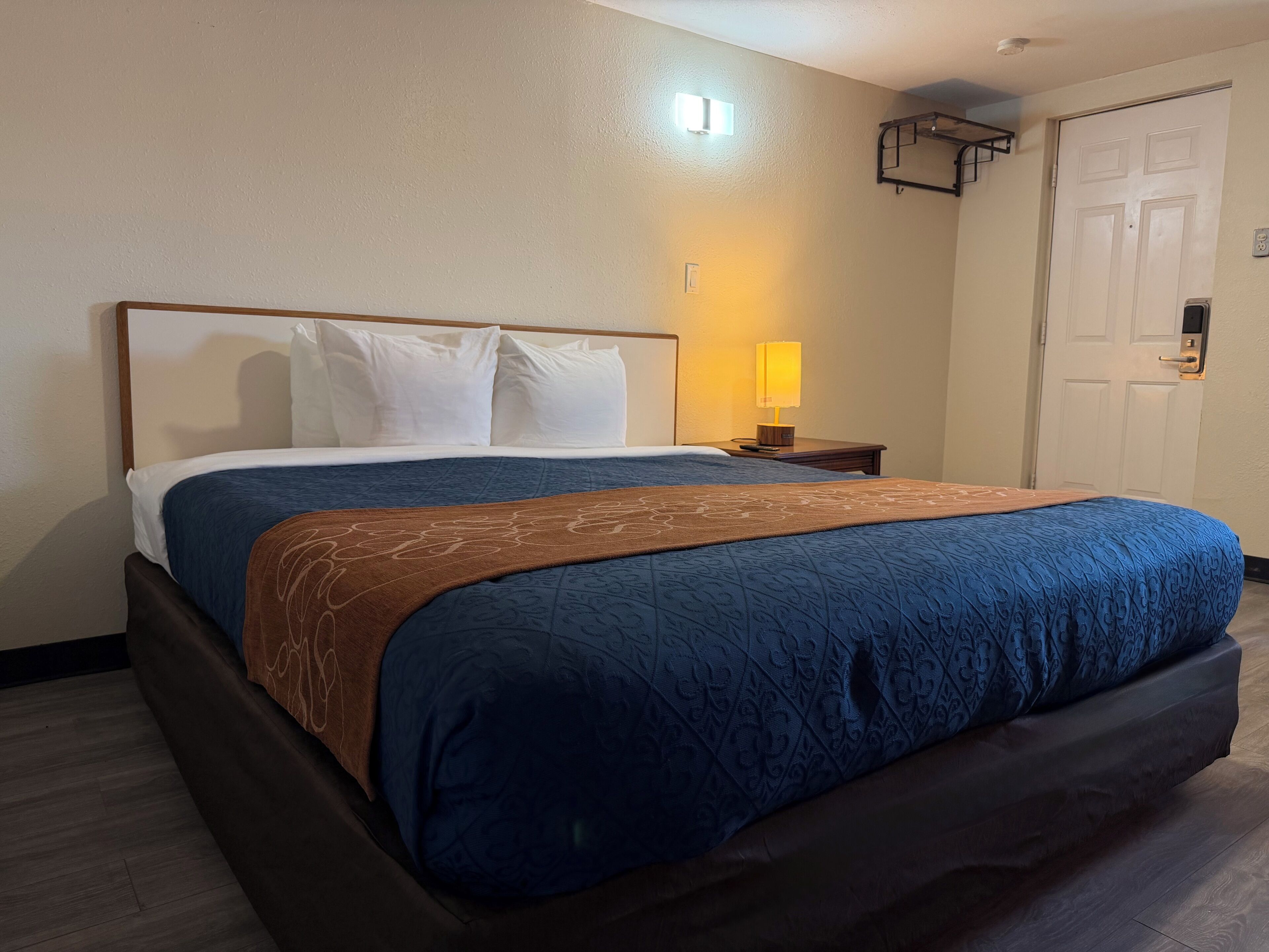 Economy Single Room | Free WiFi, bed sheets