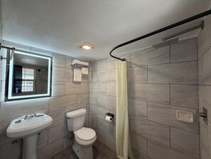 Towels, soap, shampoo, toilet paper - Ponca Motel (Abilene)