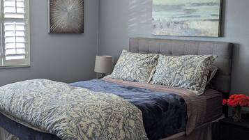 2 bedrooms, iron/ironing board, WiFi, bed sheets