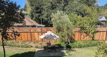 Tranquil 2-bedroom condo in Healdsburg with AC, WiFi