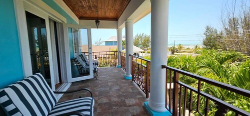 Ocean View Luxury Villa - Private Pool, AC & Wi-Fi, 5 Min Drive to Beach
