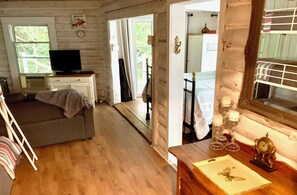 2 bedrooms, iron/ironing board, bed sheets - Cozy, renovated rustic cottage on the shore of beautiful navigable lake
 (Labelle)