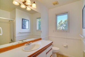 Shower, jetted bath, hair dryer, soap - Sandy East Bench • Pool • Mountain Views • Hot Tub (Sandy)