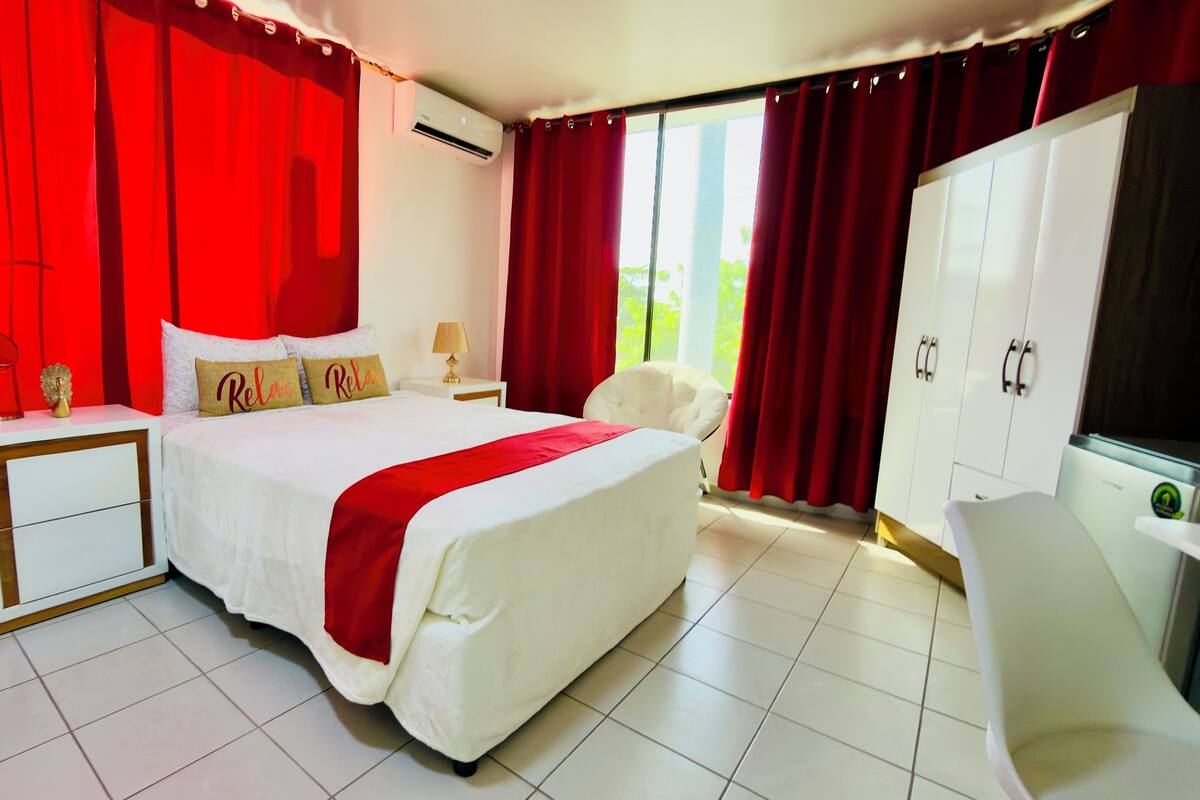 Suite de lujo, 1 cama doble, no fumadores, baño privado | Ropa de cama de alta calidad y escritorio