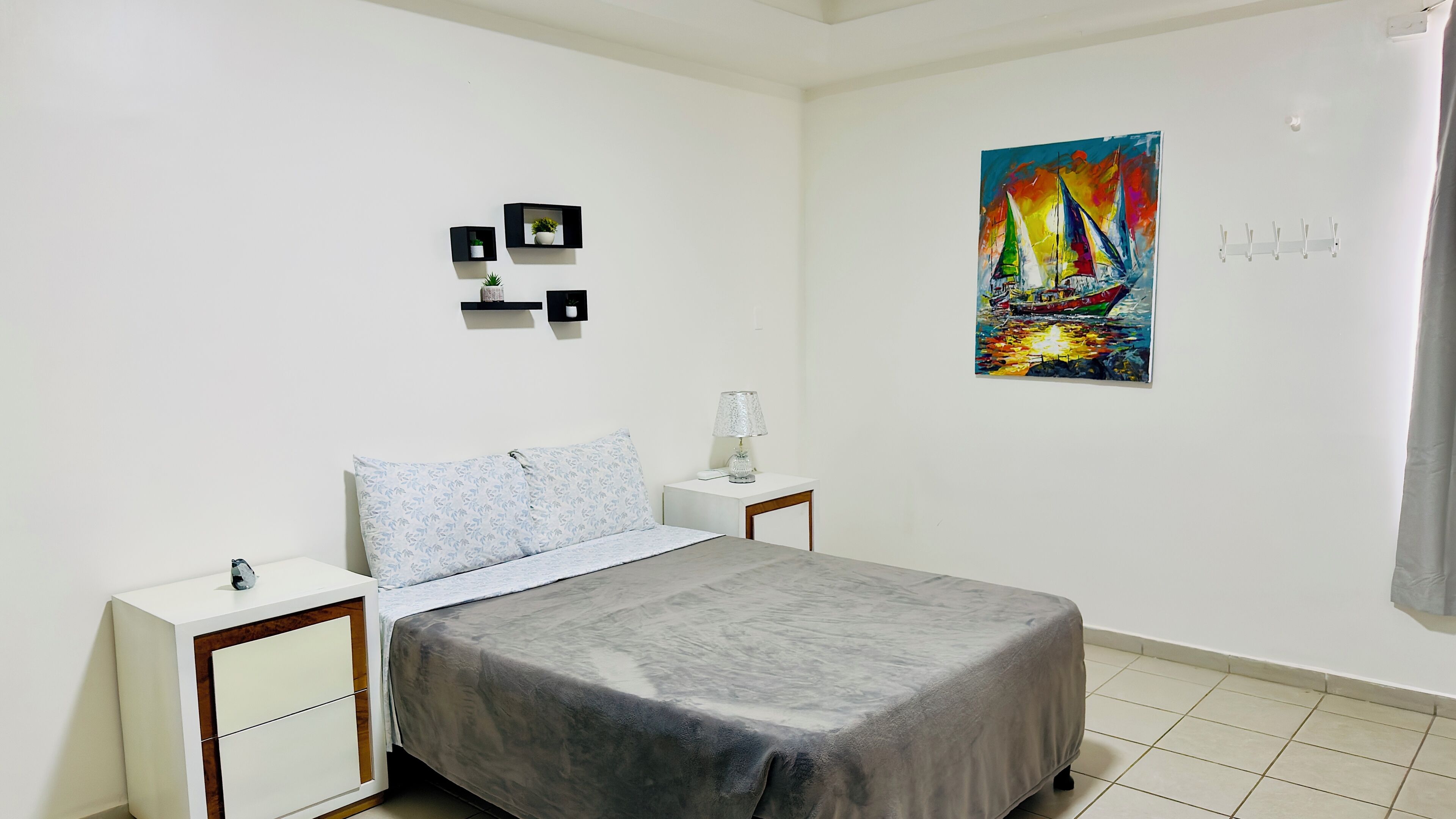 Deluxe-Doppelzimmer, 1 Doppelbett, Nichtraucher, eigenes Bad | Hochwertige Bettwaren, Schreibtisch, laptopgeeigneter Arbeitsplatz