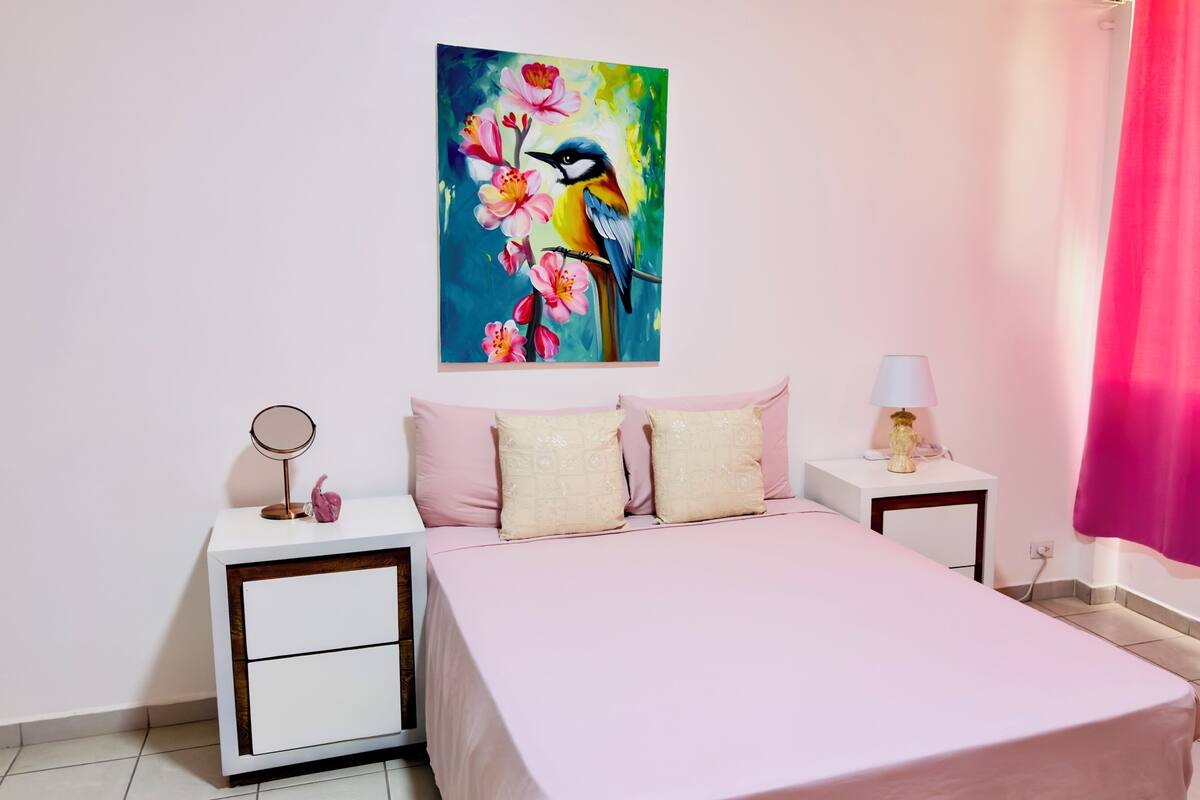Habitación Deluxe doble, 1 cama doble, no fumadores, baño privado | Ropa de cama de alta calidad y escritorio