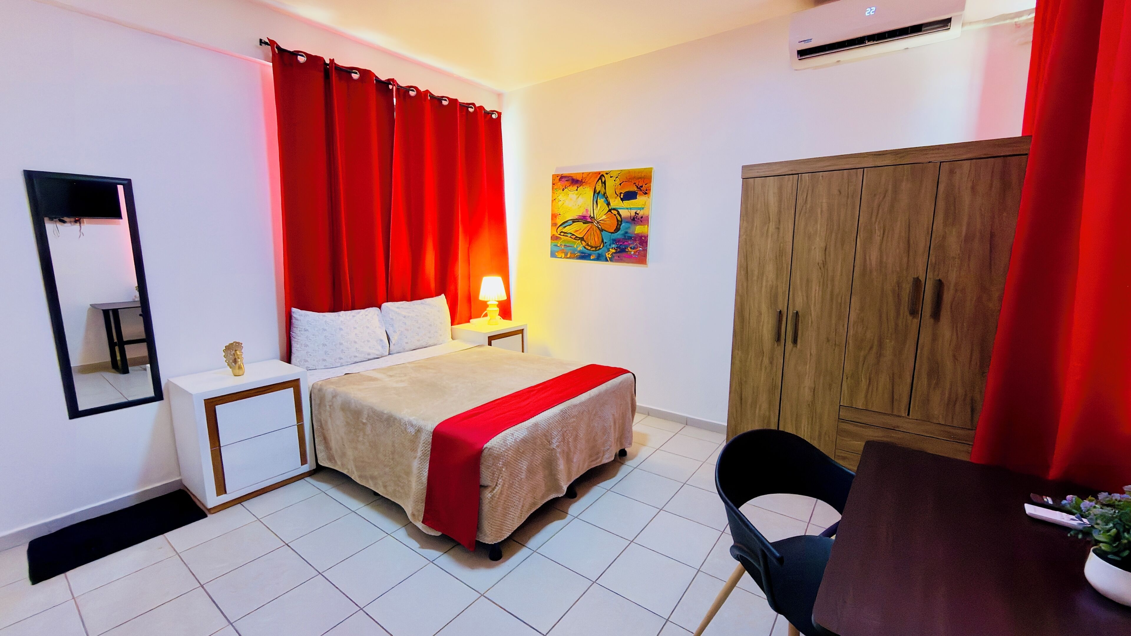 Deluxe-Doppelzimmer, 1 Doppelbett, Nichtraucher, eigenes Bad | Hochwertige Bettwaren, Schreibtisch, laptopgeeigneter Arbeitsplatz