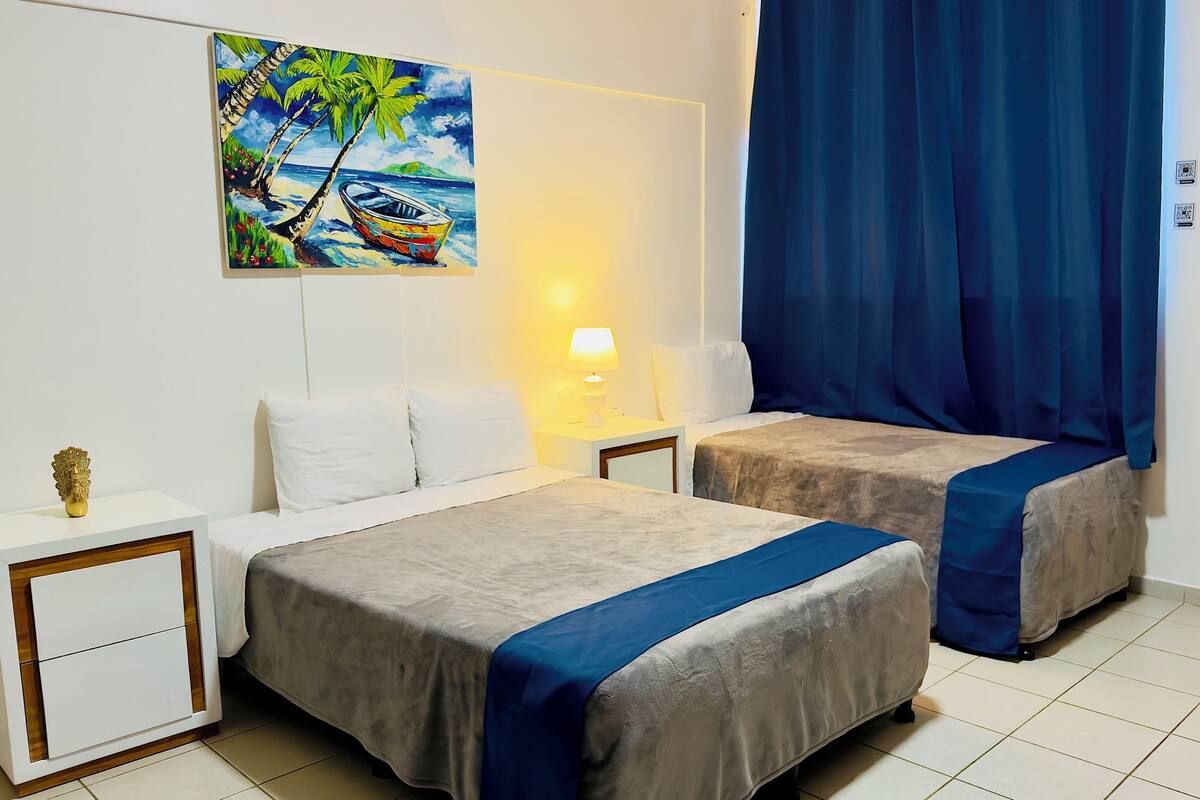 Habitación Deluxe doble, 1 cama doble, no fumadores, baño privado | Ropa de cama de alta calidad y escritorio