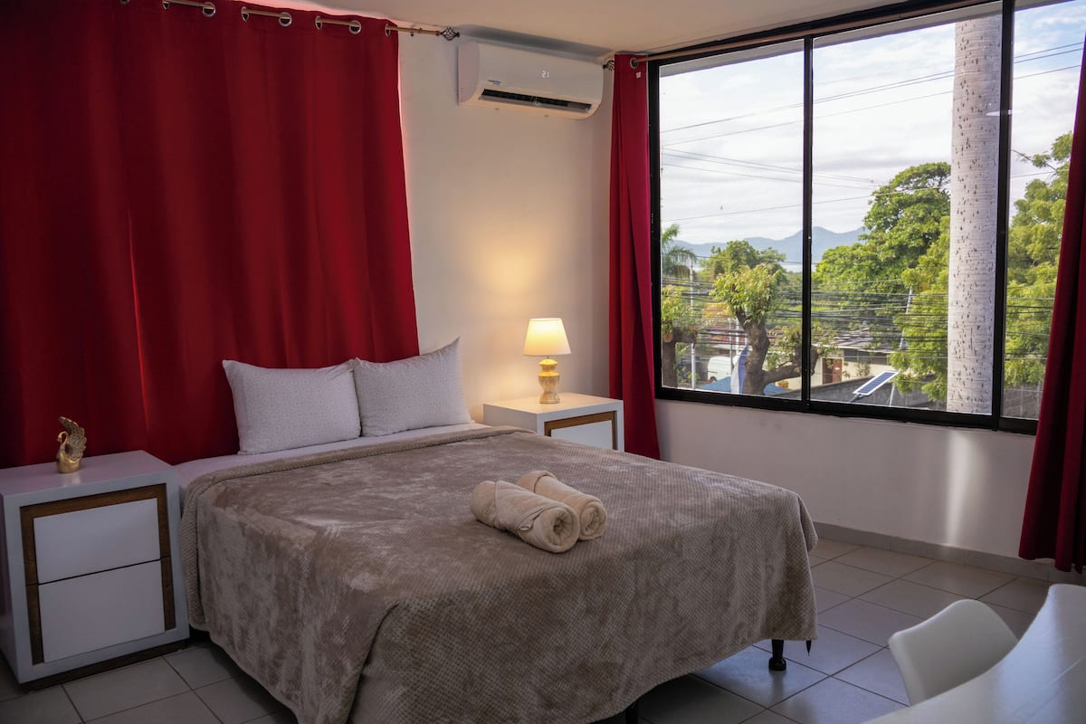 Luxury Suite, 1 Double Bed, Non Smoking, Private Bathroom | Premium bedding, desk, laptop workspace, free WiFi