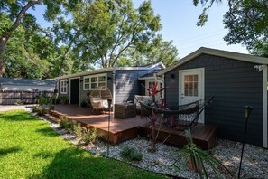 Terrace/patio - Charming 3/2 Home | Near DT | King Bed | Fire Pit (Orlando)