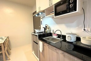 Fridge, microwave, stovetop, electric kettle