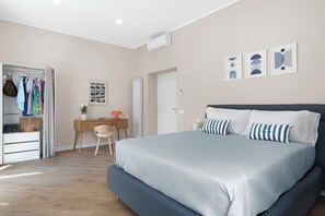 2 chambres, bureau, chambres insonorisées, fer et planche à repasser