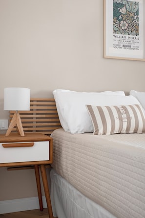 2 Schlafzimmer, Schreibtisch, schallisolierte Zimmer