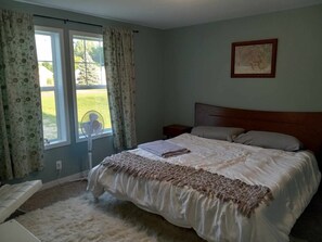 3 bedrooms, desk, iron/ironing board, WiFi